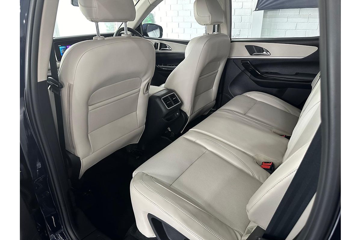 2024 Mahindra XUV700 AX7L