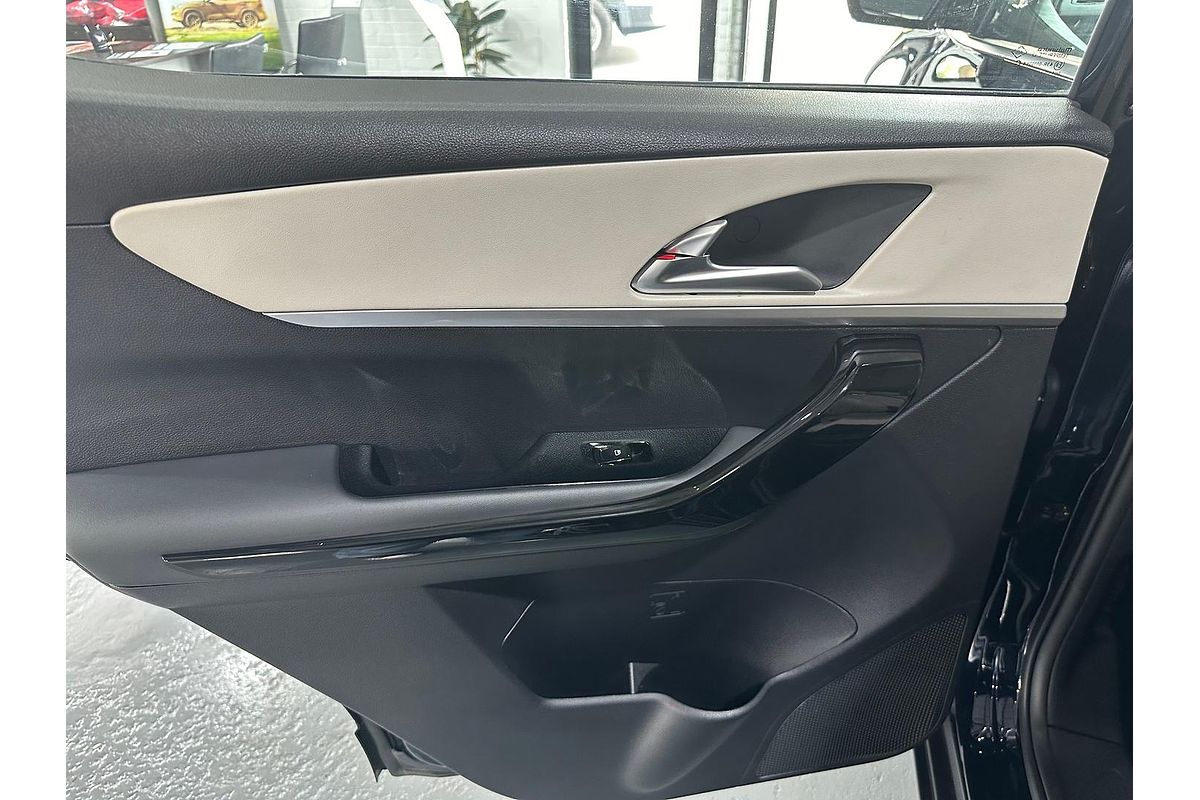 2024 Mahindra XUV700 AX7L
