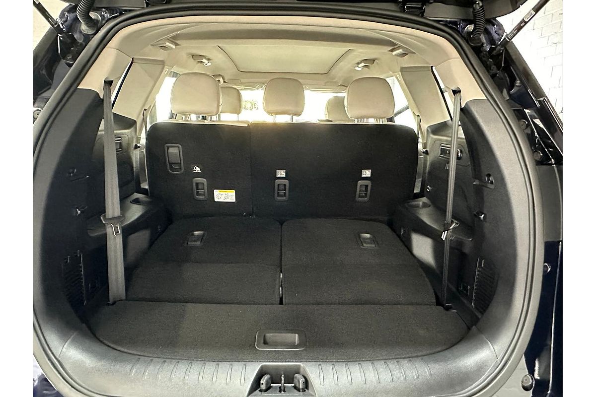 2024 Mahindra XUV700 AX7L