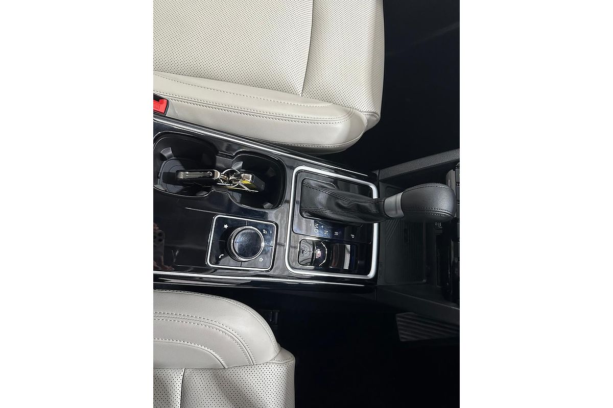 2024 Mahindra XUV700 AX7L