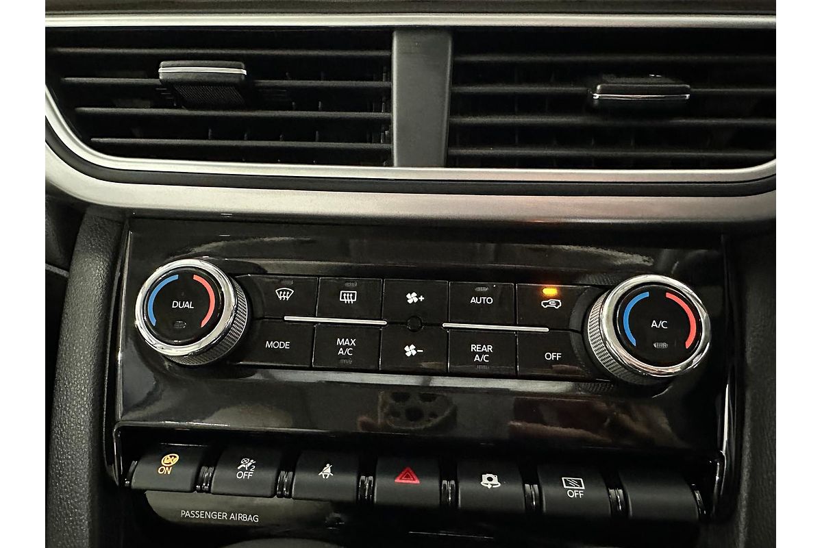 2024 Mahindra XUV700 AX7L