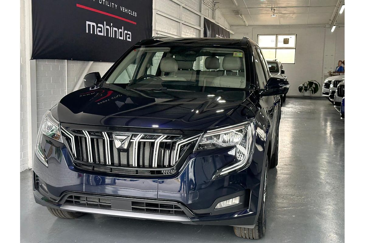2024 Mahindra XUV700 AX7L