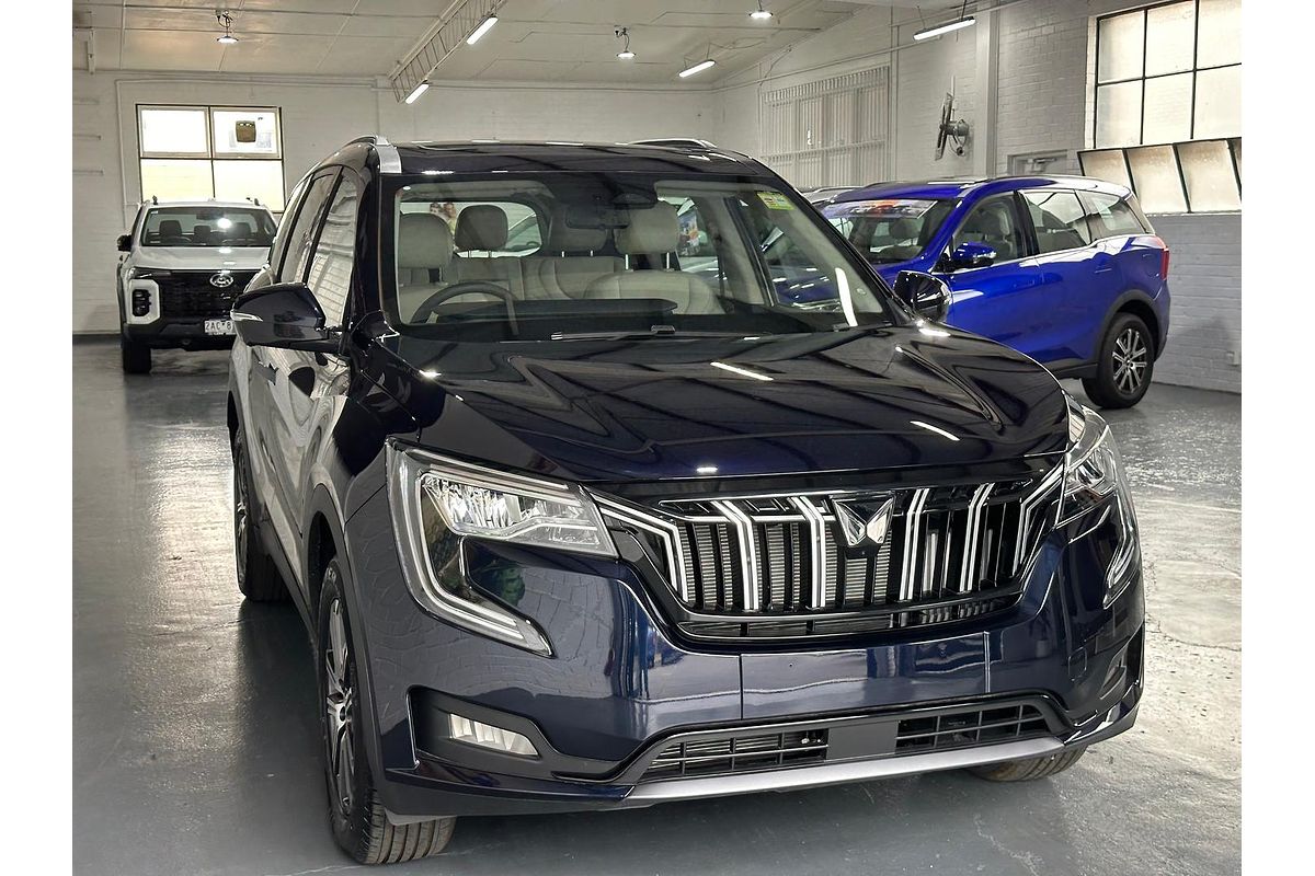 2024 Mahindra XUV700 AX7L