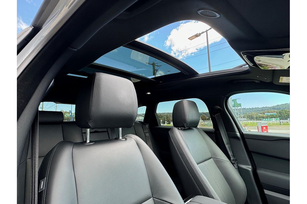 2023 Land Rover Range Rover Velar P250 Dynamic SE L560