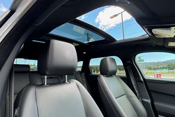 2023 Land Rover Range Rover Velar P250 Dynamic SE L560