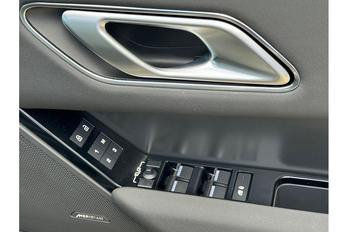 2023 Land Rover Range Rover Velar P250 Dynamic SE L560