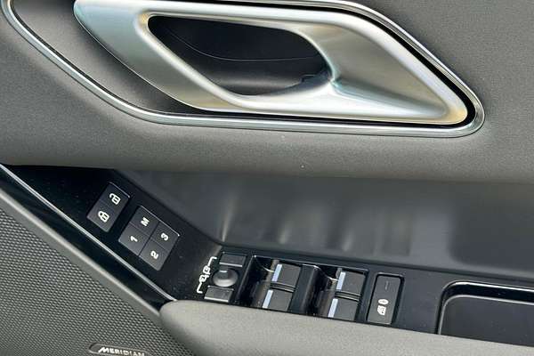 2023 Land Rover Range Rover Velar P250 Dynamic SE L560