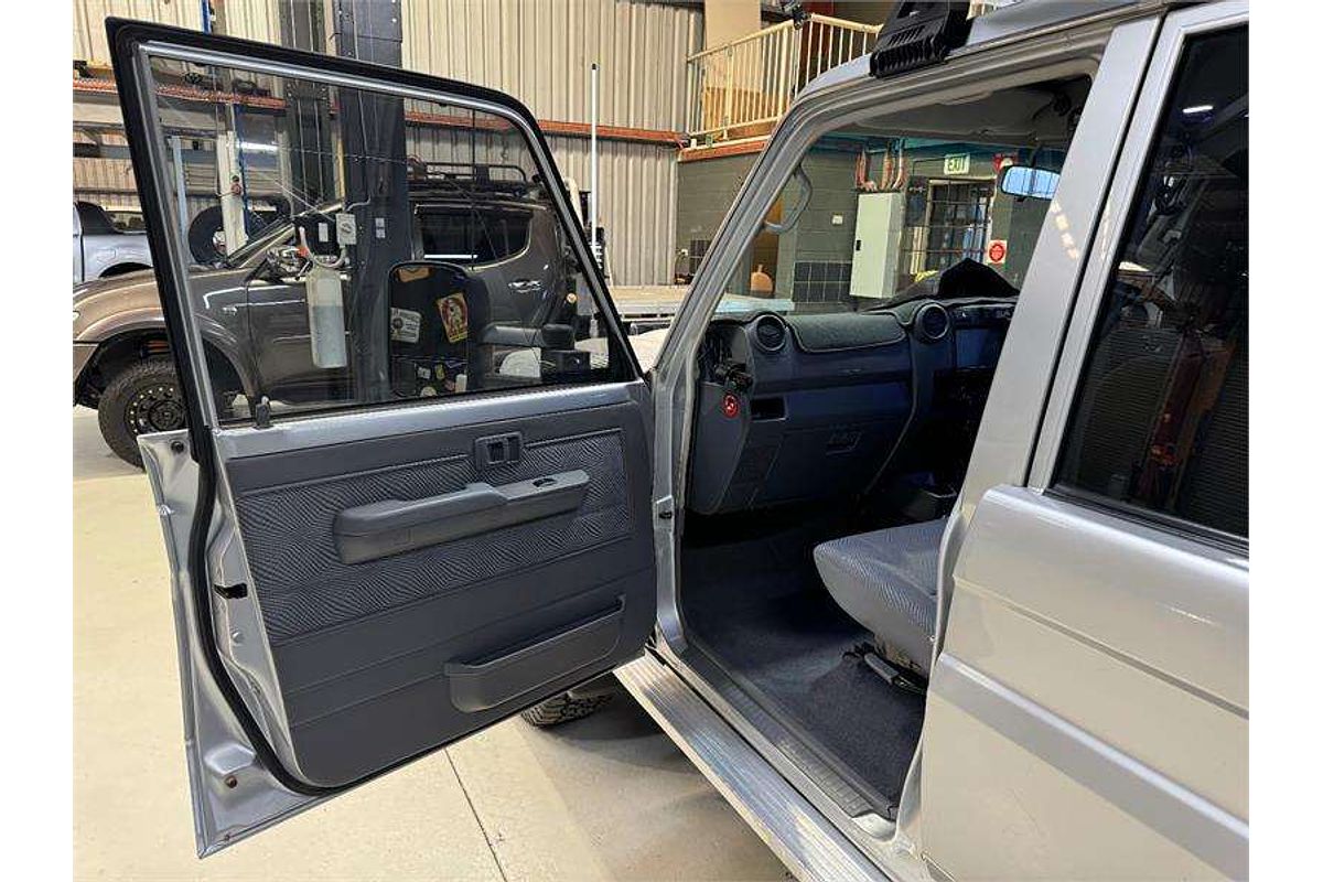 2011 Toyota Landcruiser GXL VDJ76R