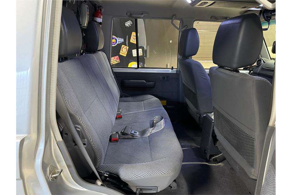 2011 Toyota Landcruiser GXL VDJ76R