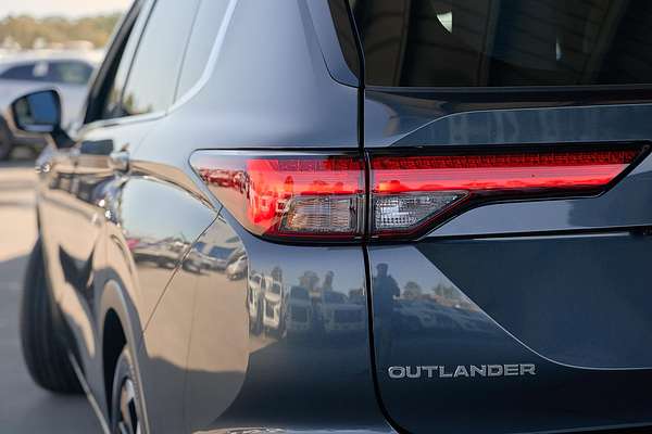 2024 Mitsubishi Outlander Exceed ZM