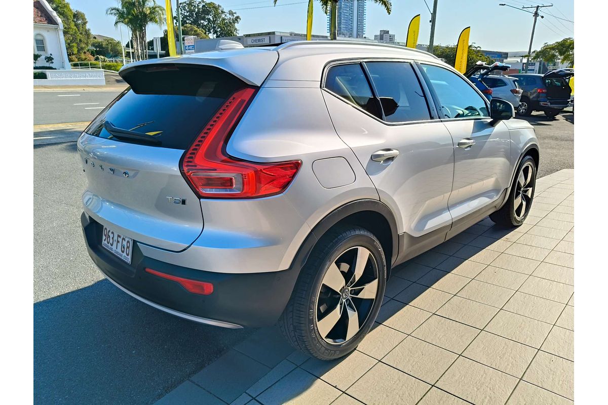 2018 Volvo XC40 T5 Momentum