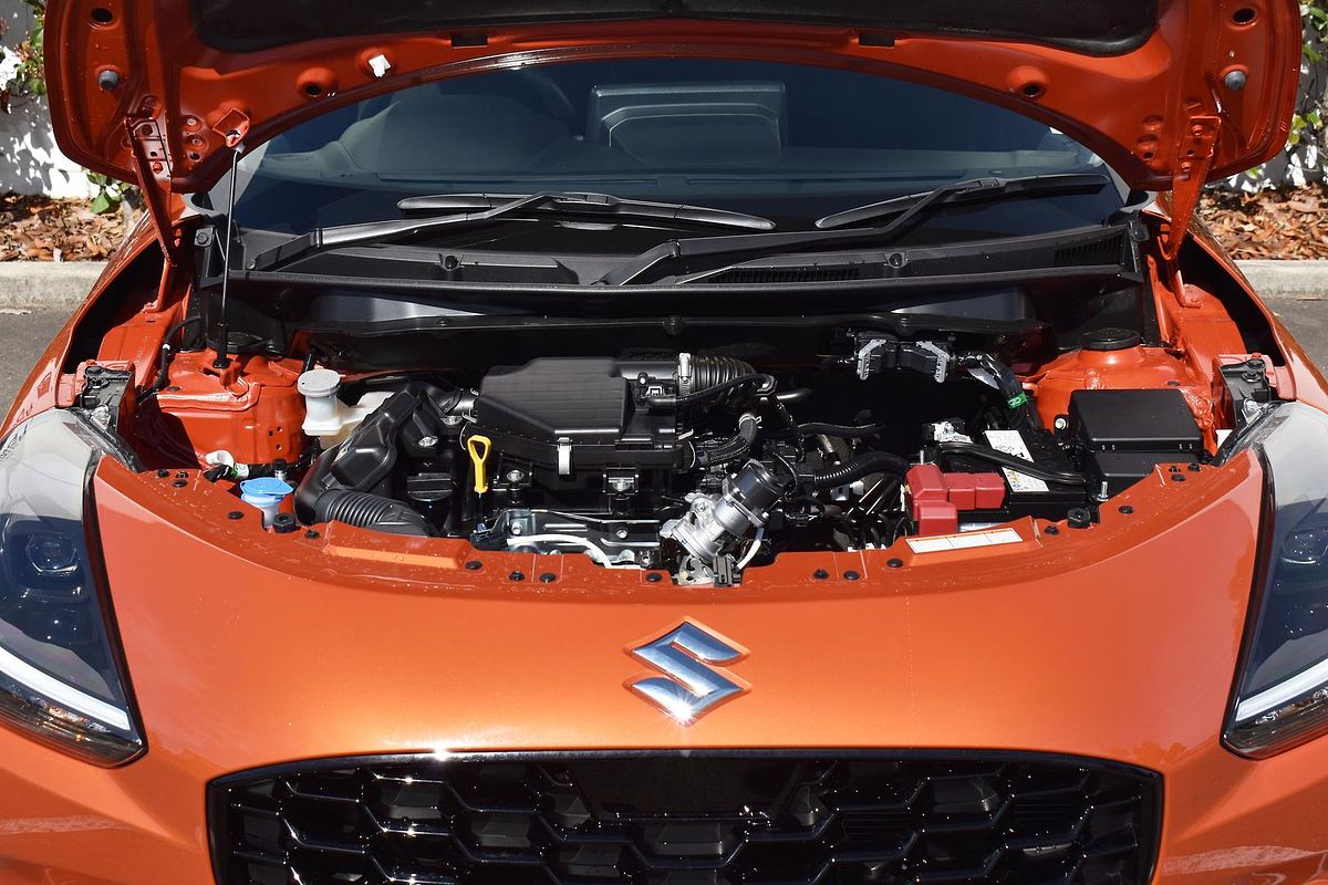 2024 Suzuki Swift Hybrid UZ