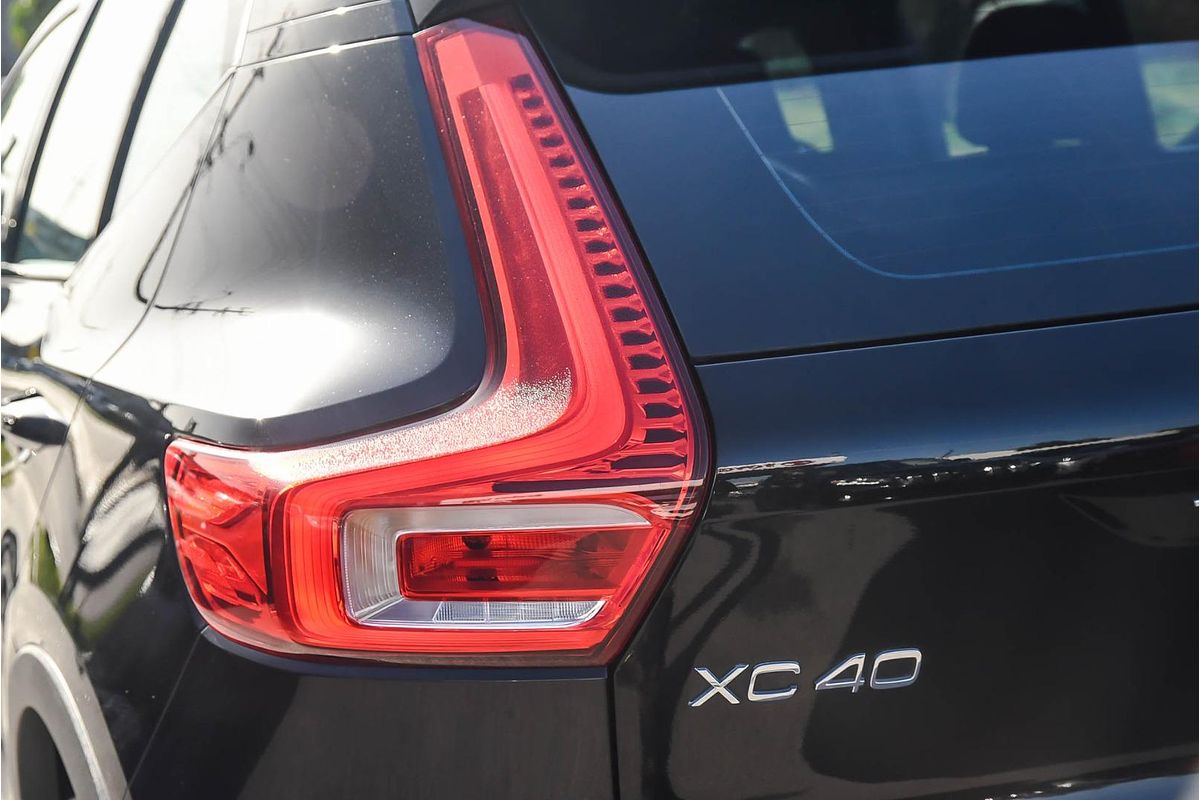 2022 Volvo XC40 Ultimate B5 Dark