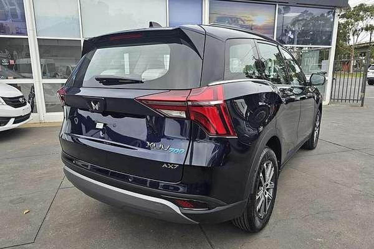 2024 Mahindra XUV700 AX7