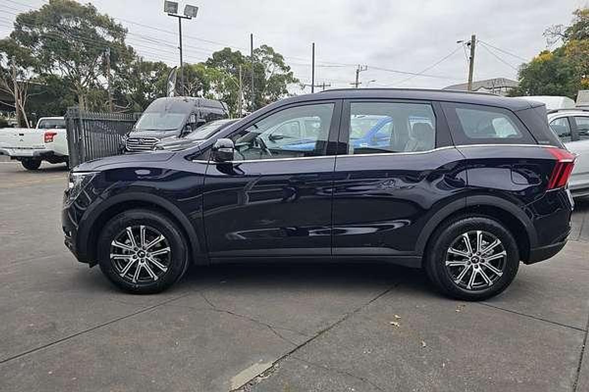 2024 Mahindra XUV700 AX7