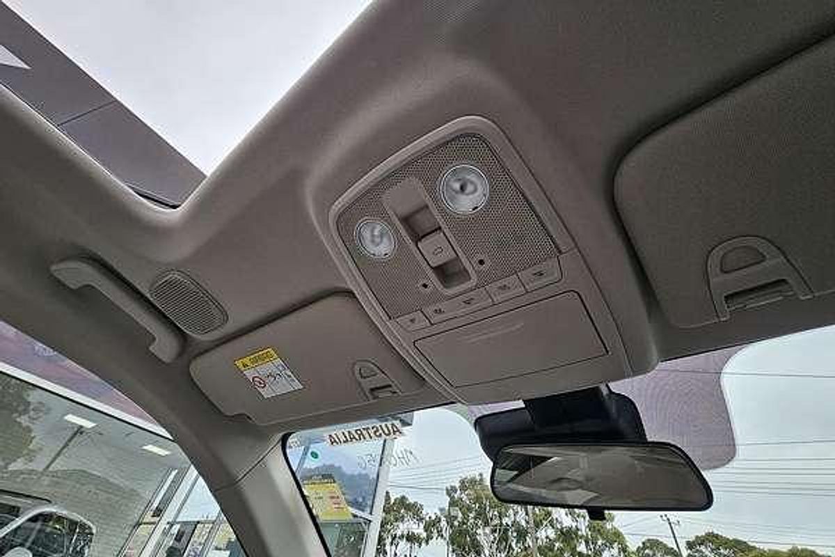 2024 Mahindra XUV700 AX7