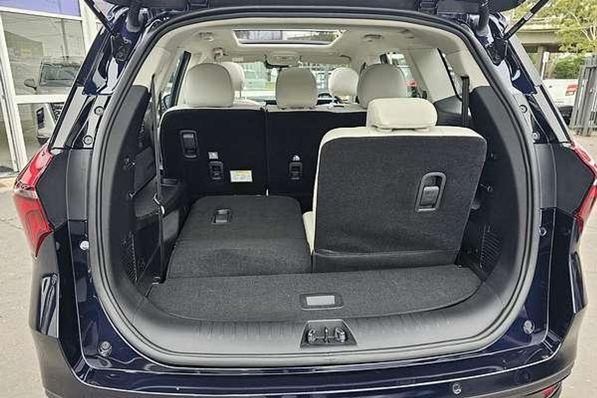 2024 Mahindra XUV700 AX7