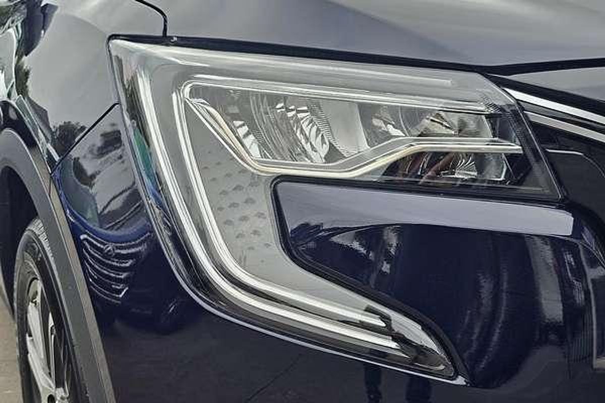 2024 Mahindra XUV700 AX7