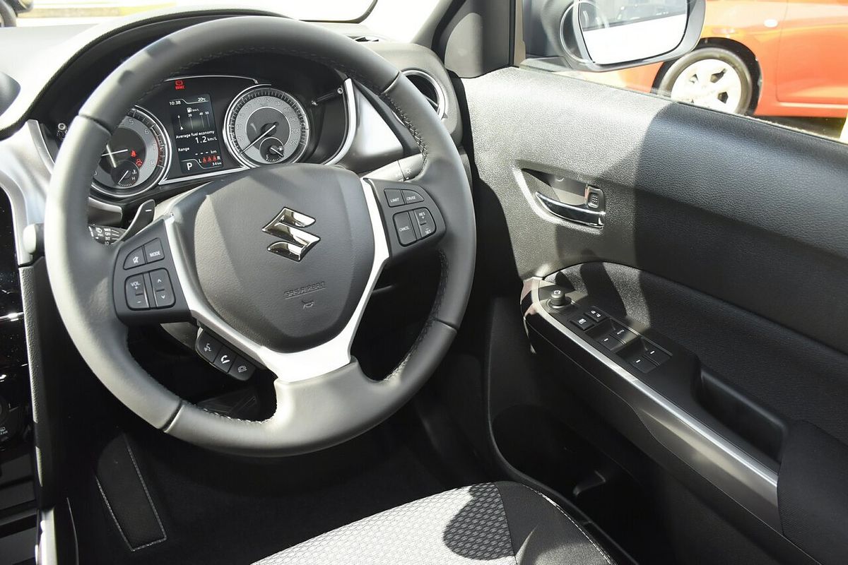 2023 Suzuki Vitara Shadow LY Series II