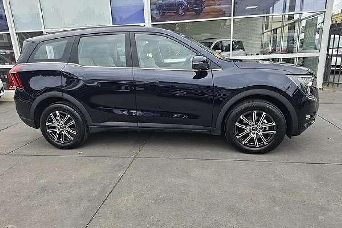 2024 Mahindra XUV700 AX7L