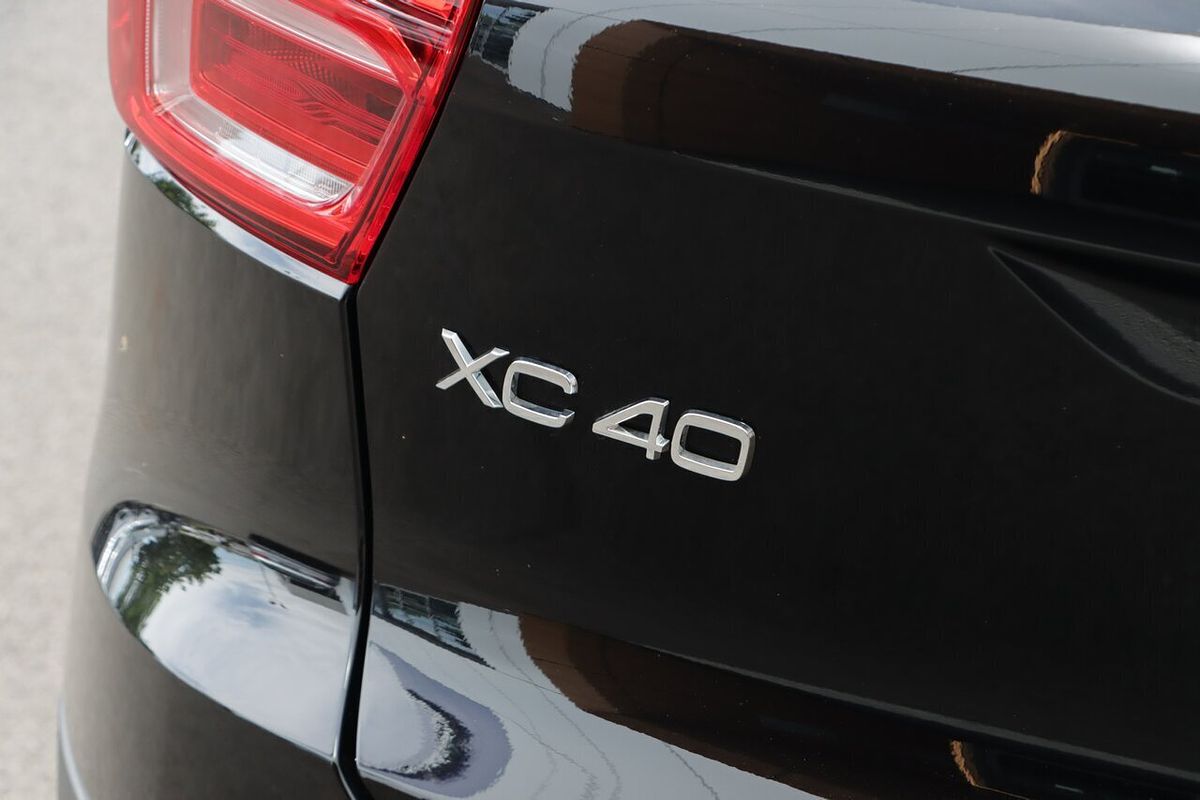 2023 Volvo XC40 Ultimate B4 Bright