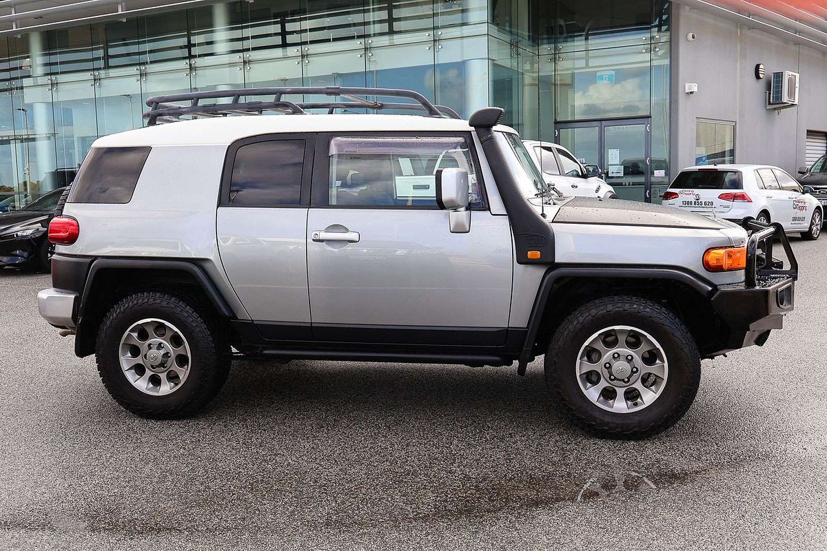 2011 Toyota FJ Cruiser GSJ15R