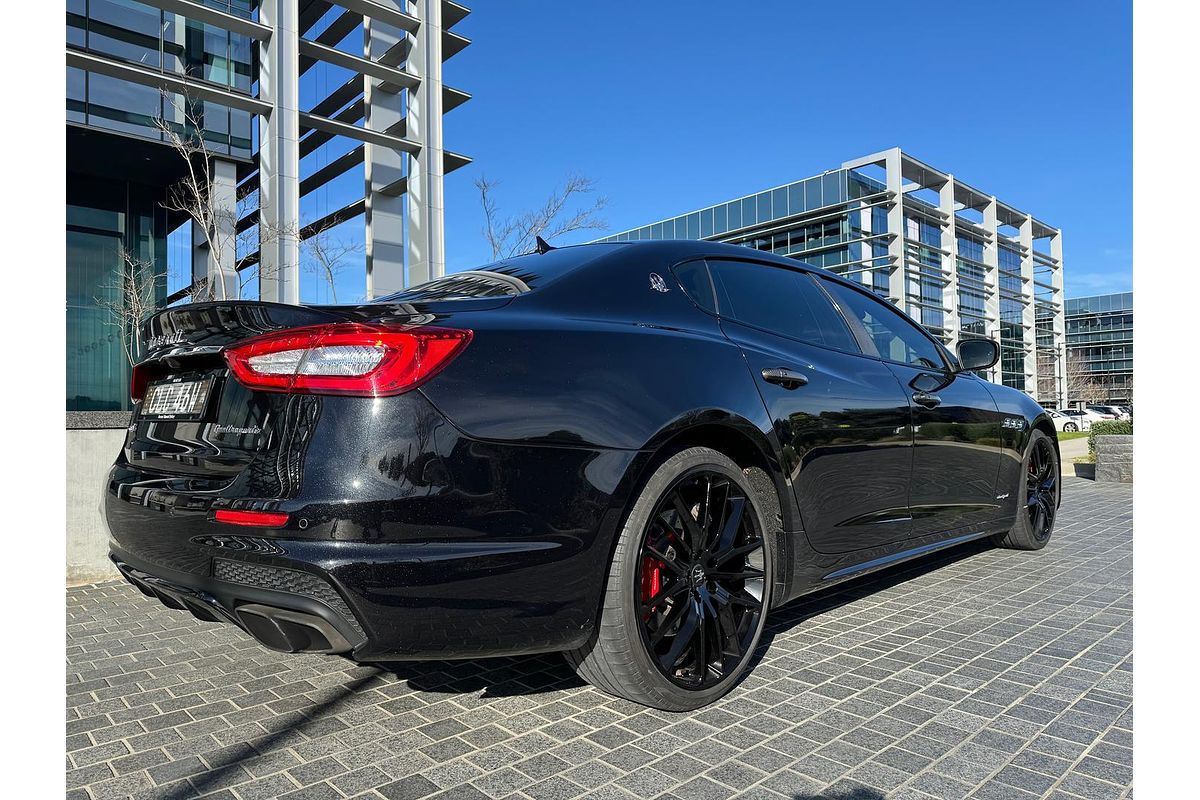 2018 Maserati Quattroporte GTS GranSport Nerissimo Edition M156