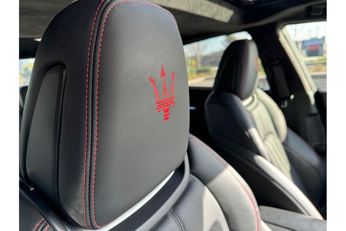 2018 Maserati Quattroporte GTS GranSport Nerissimo Edition M156