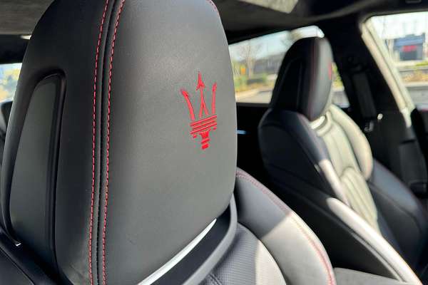 2018 Maserati Quattroporte GTS GranSport Nerissimo Edition M156