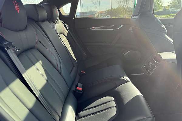 2018 Maserati Quattroporte GTS GranSport Nerissimo Edition M156