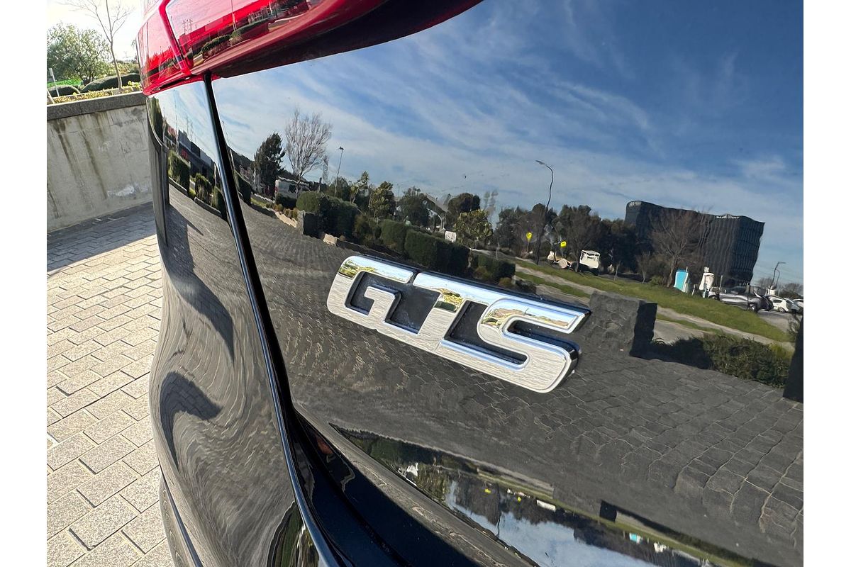 2018 Maserati Quattroporte GTS GranSport Nerissimo Edition M156