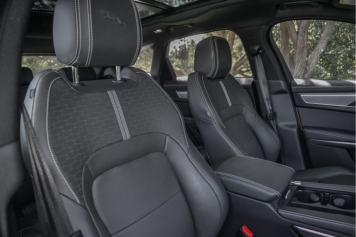2023 Jaguar F-PACE P250 R-Dynamic SE X761
