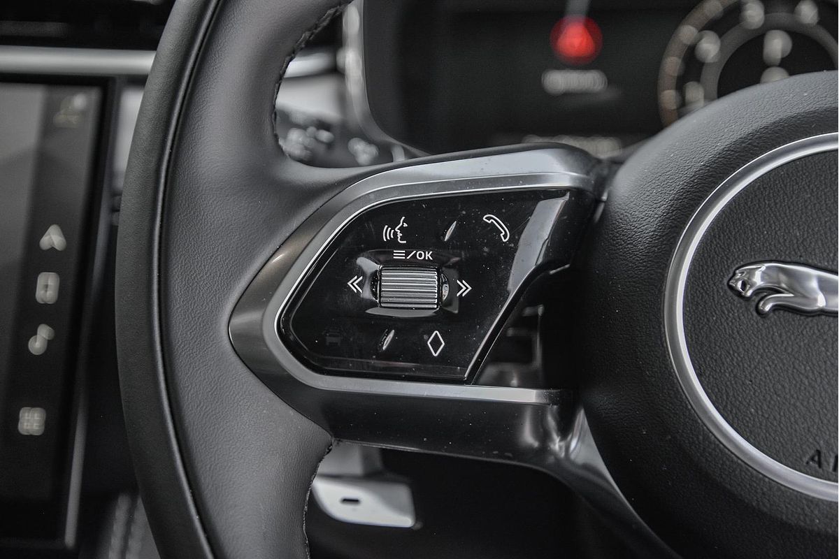 2023 Jaguar F-PACE P250 R-Dynamic SE X761