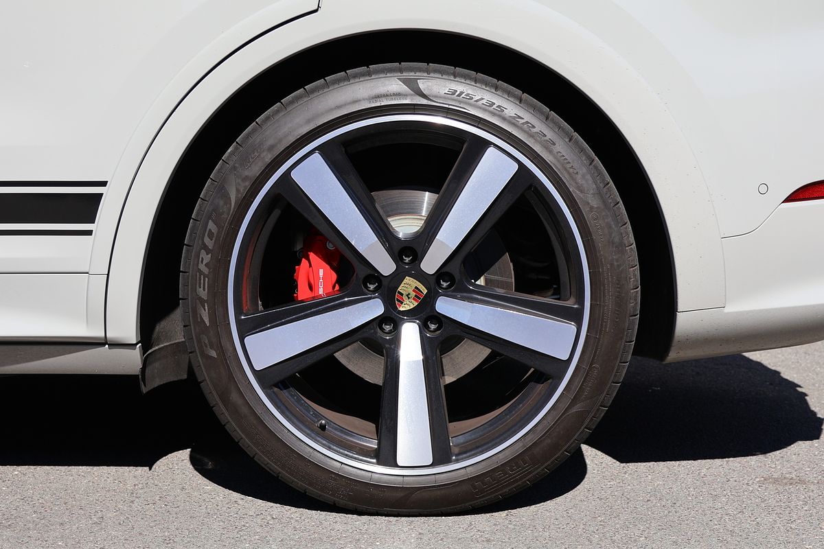 2023 Porsche Cayenne S 9YA II
