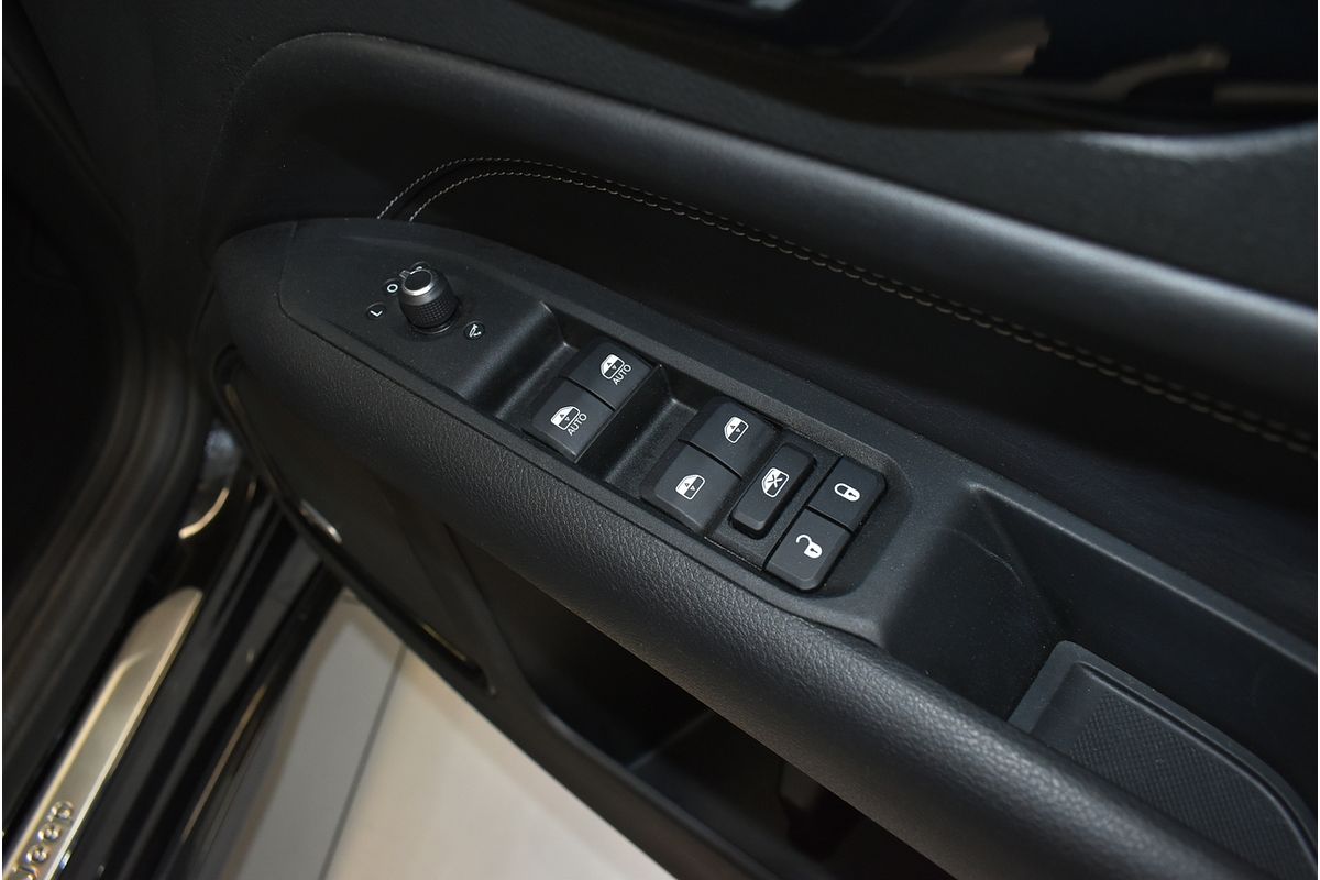 2022 Jeep Compass S-Limited M6