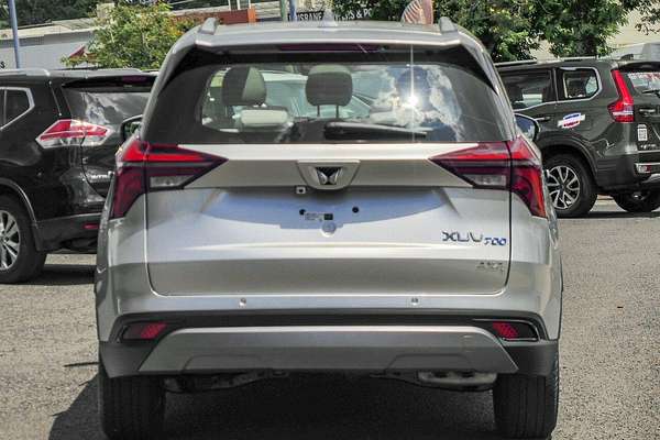 2023 Mahindra XUV700 AX7L