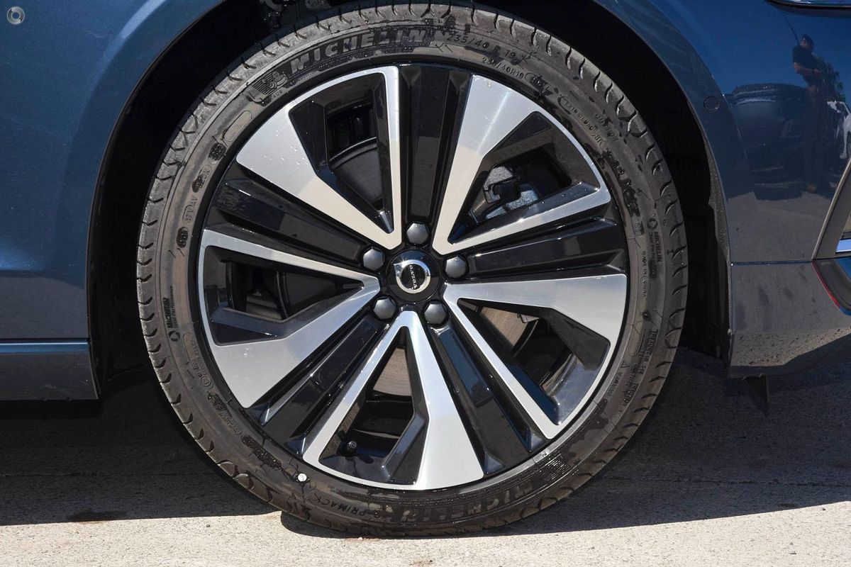 2024 Volvo S60 Ultra B5 Bright