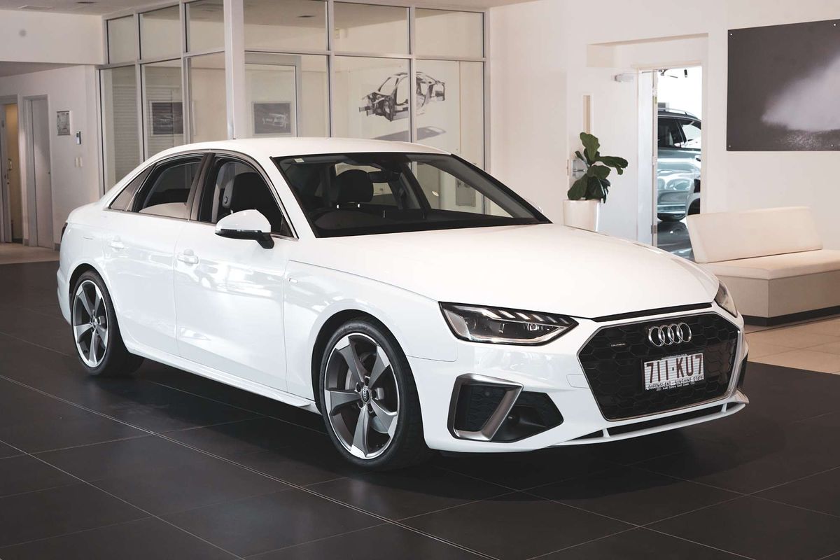 2022 Audi A4 45 TFSI S line B9