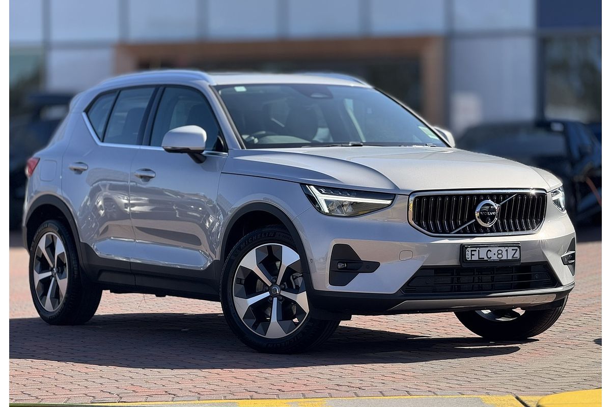 2023 Volvo XC40 Ultimate B4 Bright