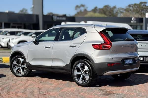 2023 Volvo XC40 Ultimate B4 Bright