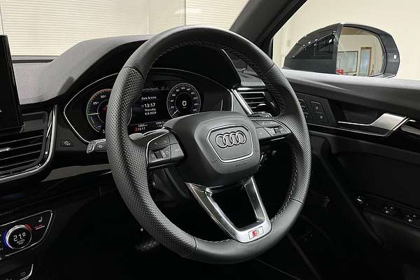 2024 Audi Q5 55 TFSI e S Line FY