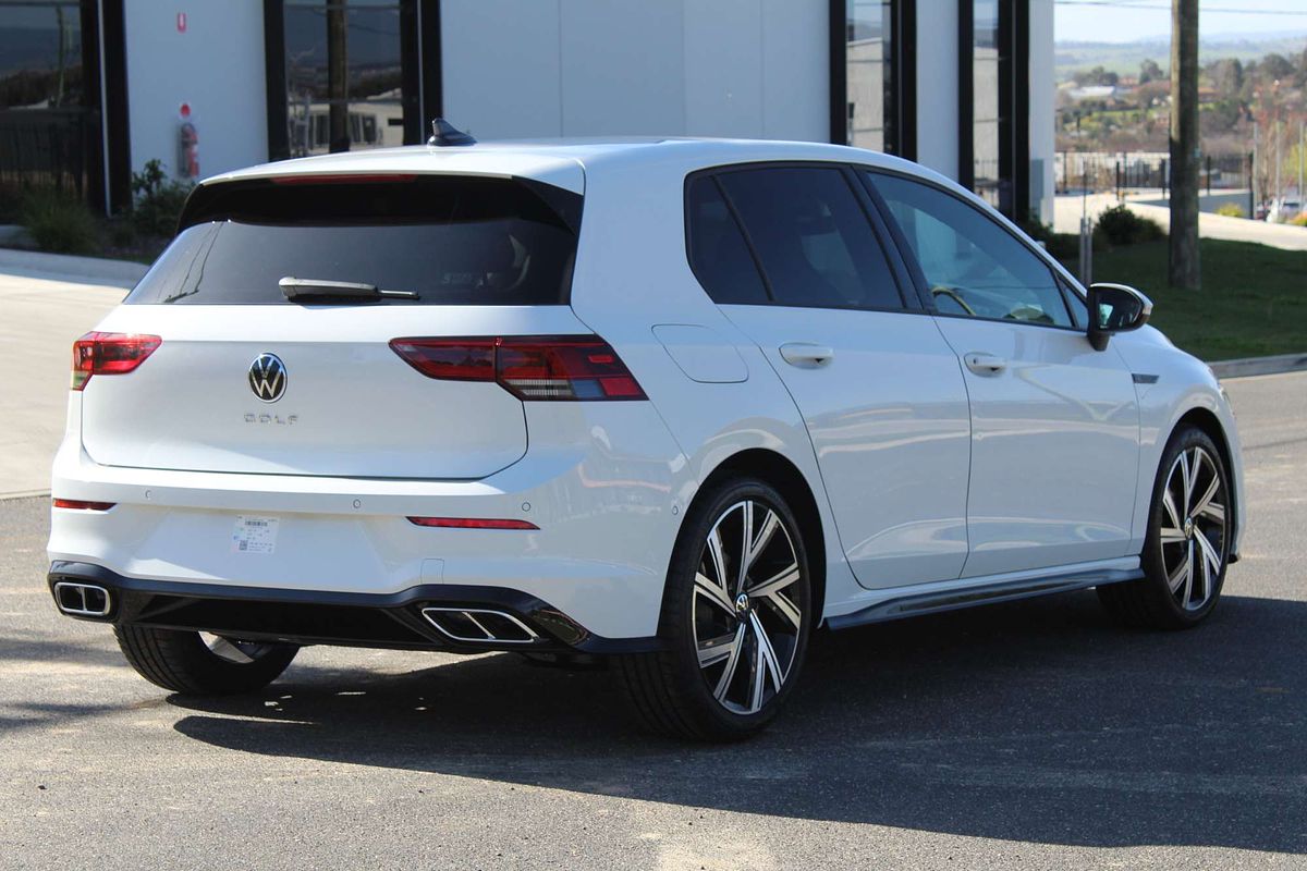 2024 Volkswagen Golf 110TSI R-Line 8