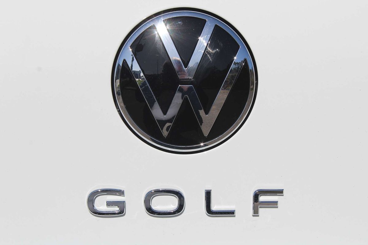 2024 Volkswagen Golf 110TSI R-Line 8