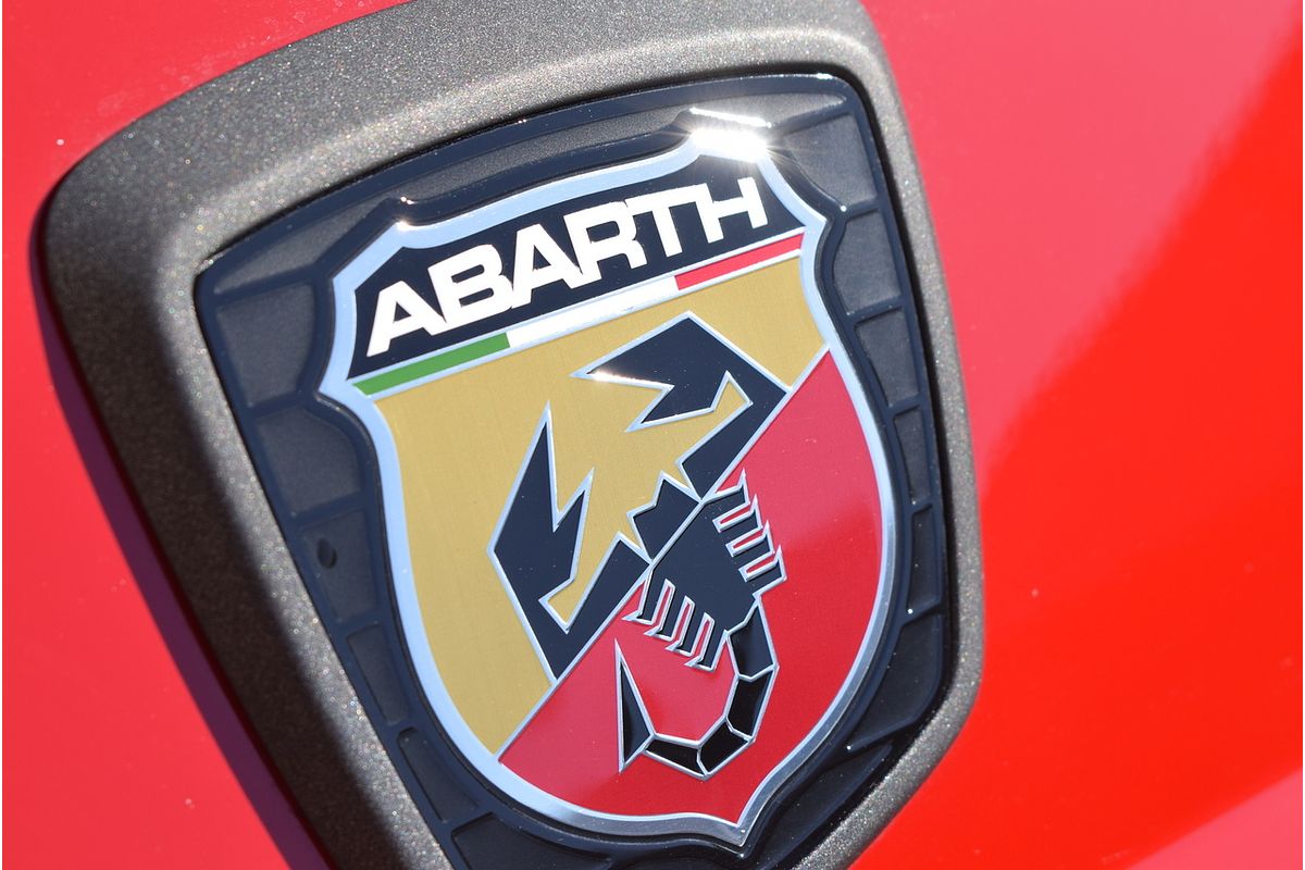 2024 Abarth 695 Competizione