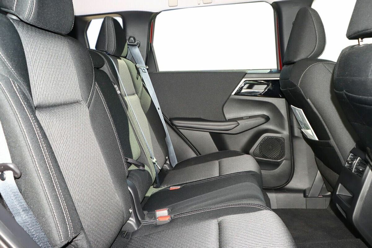 2024 Mitsubishi Outlander LS ZM