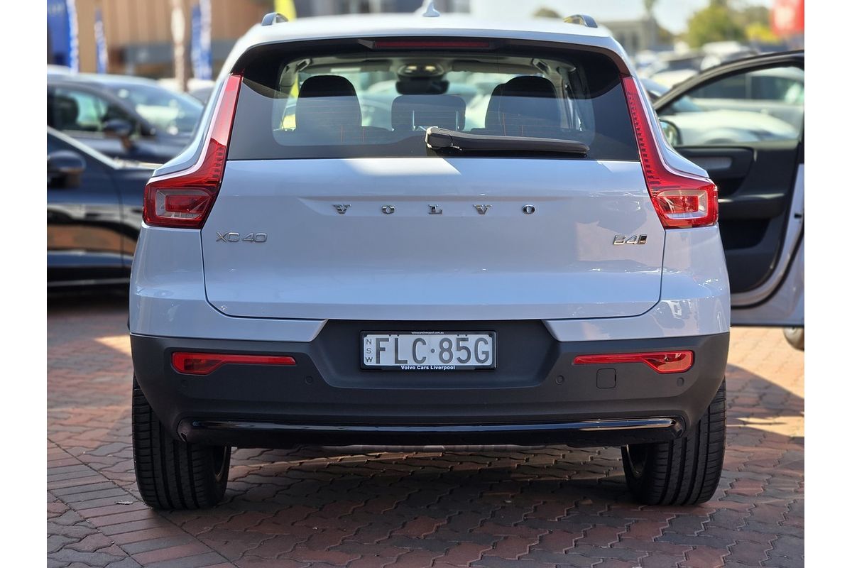 2024 Volvo XC40 Ultimate B4 Dark