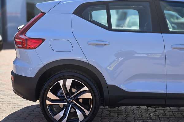 2024 Volvo XC40 Ultimate B4 Dark