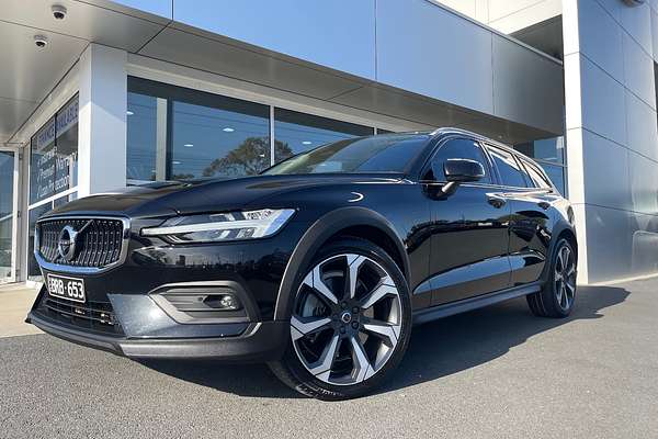 2021 Volvo V60 Cross Country B5