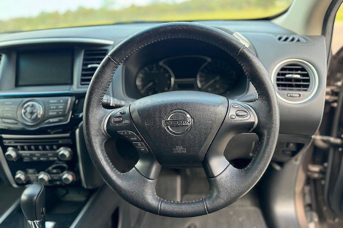 2015 Nissan Pathfinder ST R52