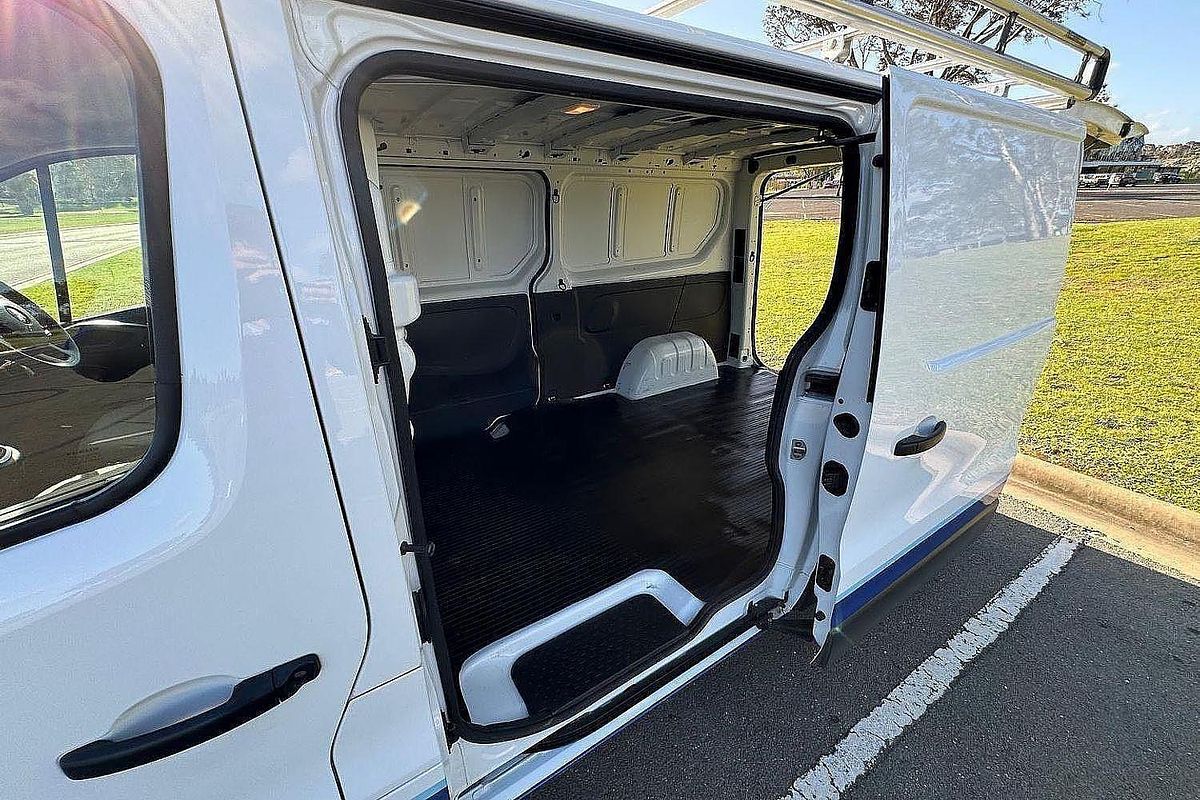 2022 Mitsubishi Express GLX+ SN LWB
